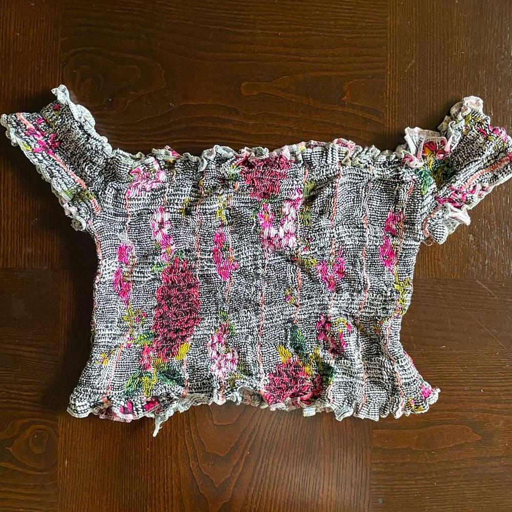 Ribbed Floral Cropped Off-Shoulder Top: Floral Color